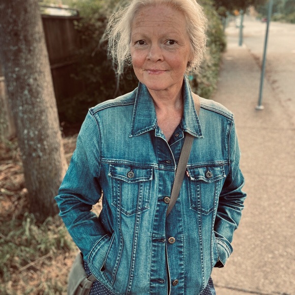 Meet your Posher, Sandi - Picture 1 of 1